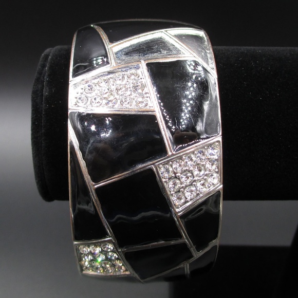 Jewelry - Vintage Silver & Black Crystal Rustic Bracelet